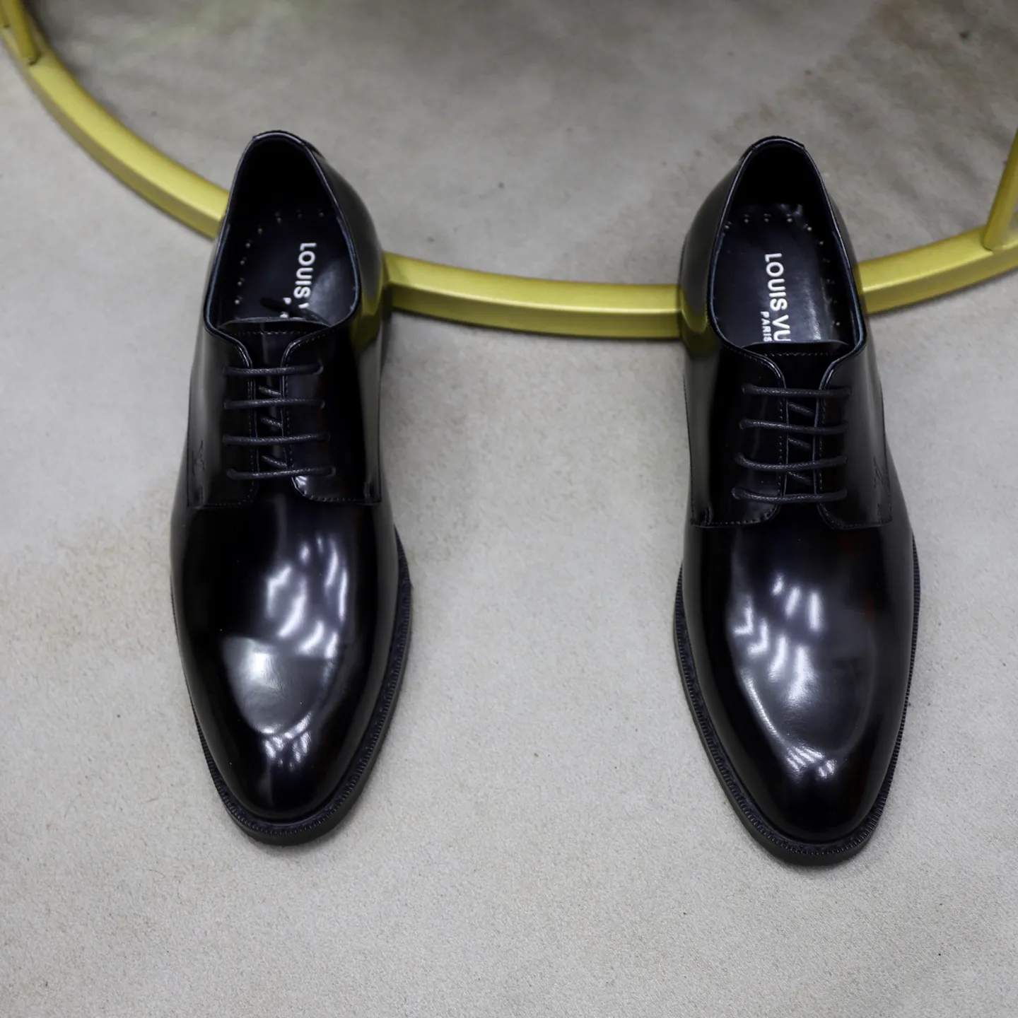 Ex-factory price: 500💰🙅‍♂️🙅‍♂️🙅‍♂️ Brand: LV Louis Vuitton Standard code: Men's size 38-44 (45 can be customized) Grade: Same style as the official website Original order quality Material: Original cowhide surface Comfortable cowhide lining Original outsole Style category: Men's fashionable casual leather shoes Distinguished big-name luxury elements Top luxury Color: actual picture color
